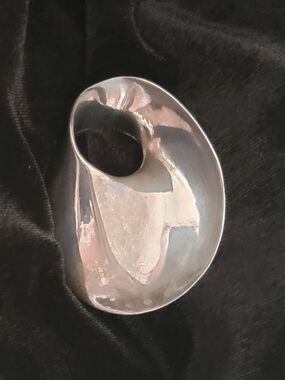 Sterling Silver Möbius Brooch – Modernist Infinity Design, Mexican Reproduction